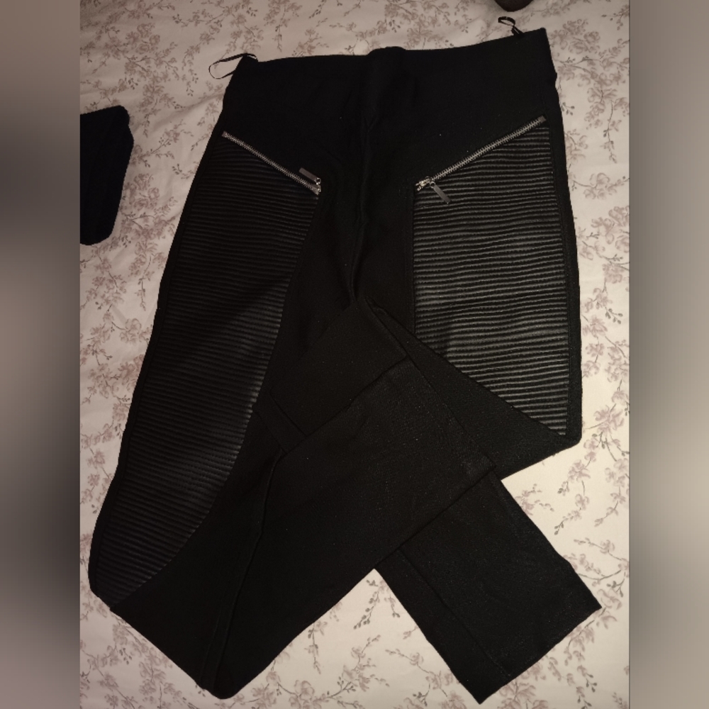 Black  styled leggings